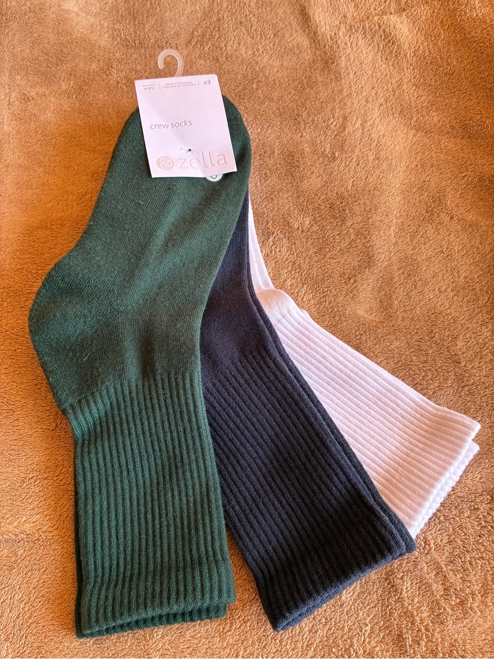 NWT ZELLA 3-Pack Crew Socks
Size 6-8.5